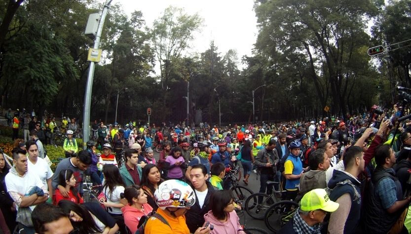 Ciclistas protestan en avenida Paseo de la Reforma