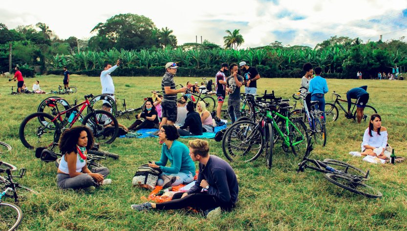 Ciclistas hacen picnic en La Habana Cuba con CityKleta